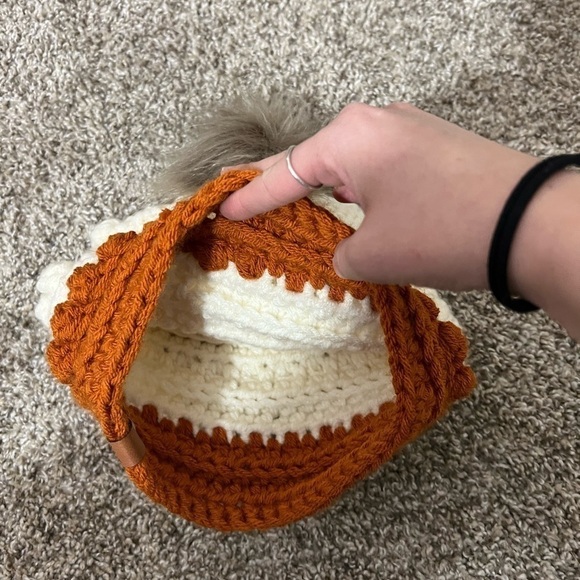 Red K Ranch Hand Made Pom Pom Knit Beanie - Picture 4 of 5